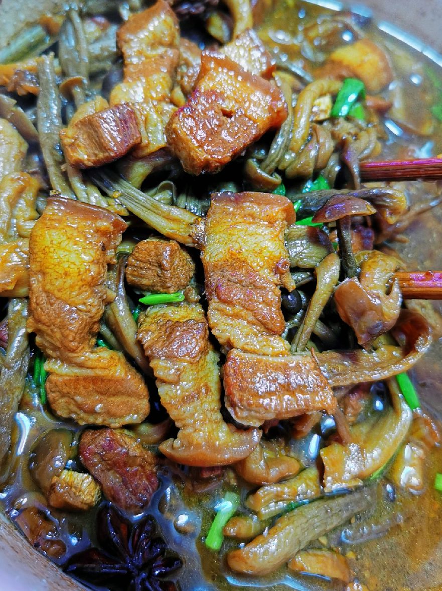 鹿茸菇烧肉