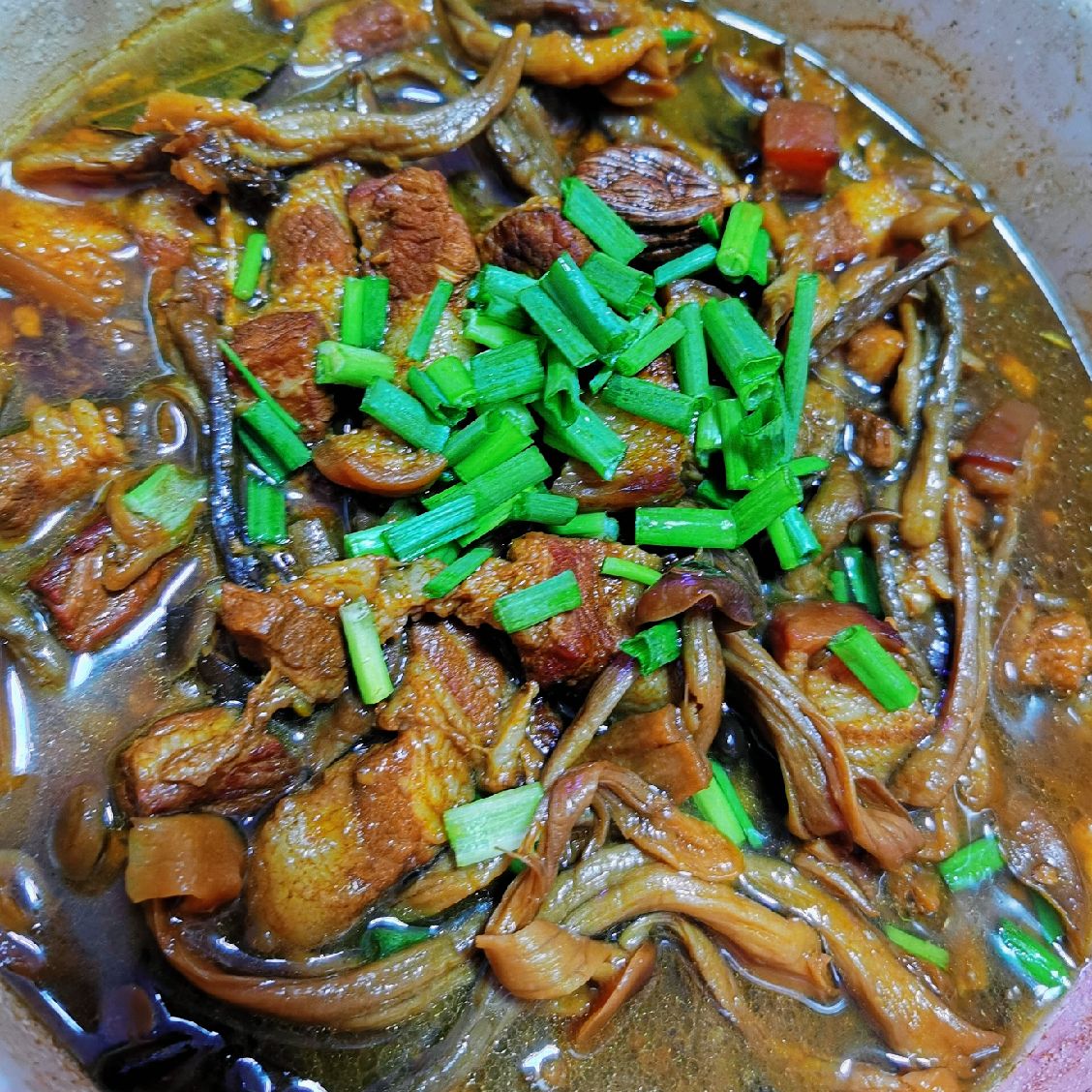 鹿茸菇烧肉