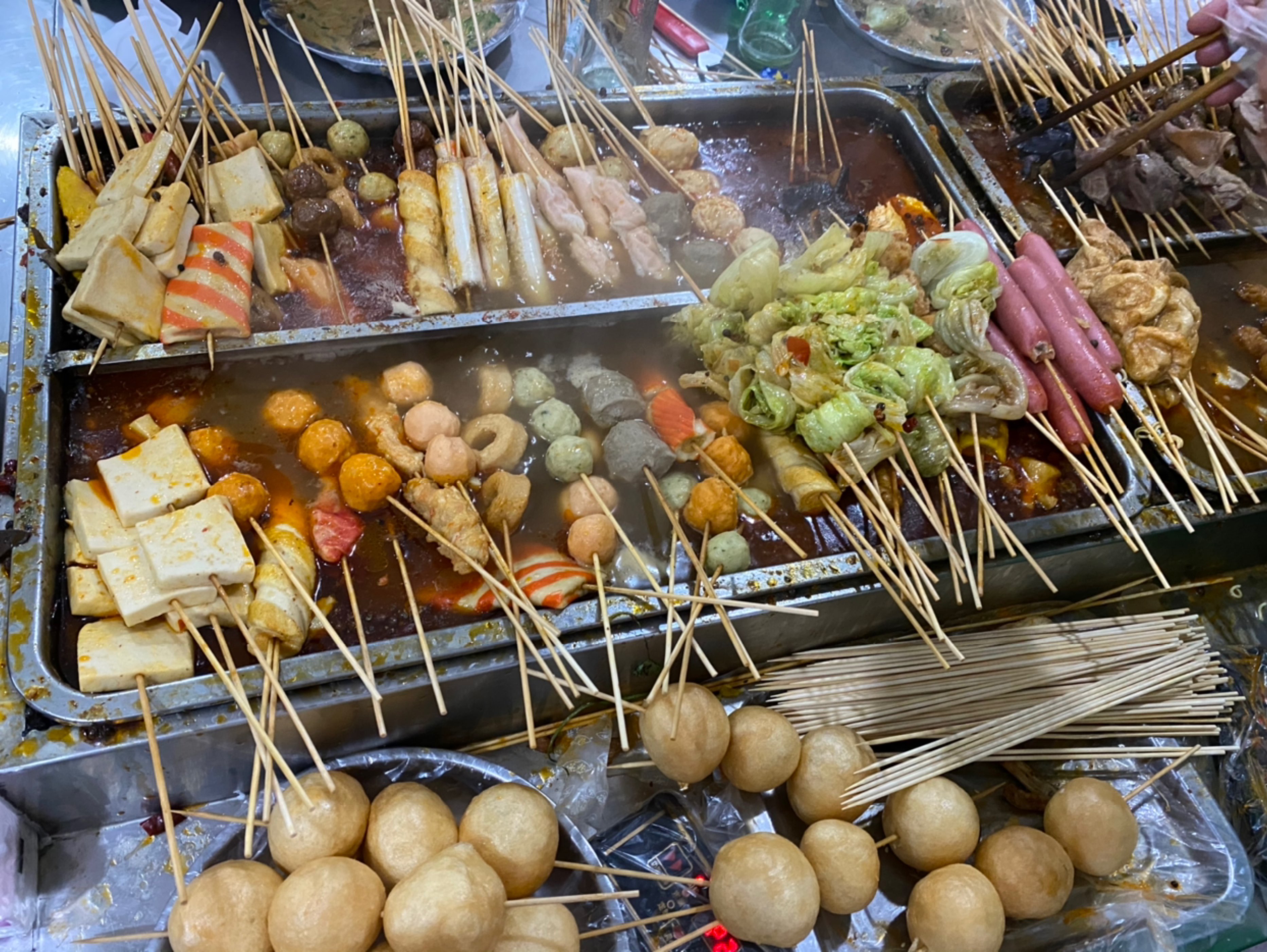 昨晚吃的脏摊大学时附近小区到处都是7毛钱一串现在1块5了