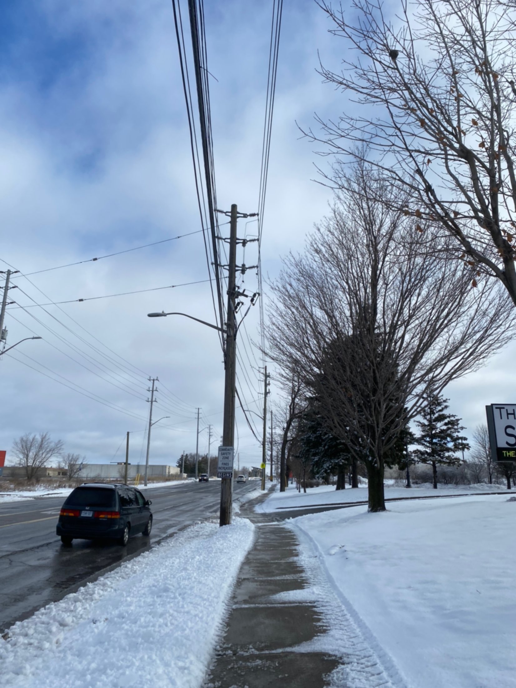 雪后路上好多冰碴子,趁还没结冰蹦跶蹦跶安省日增病例居高不下,家人不