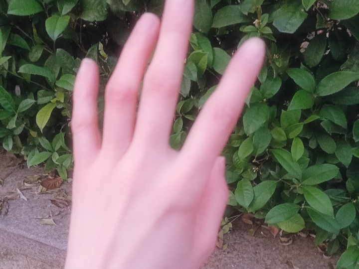 慢跑变快走好冷,手被冻红红的