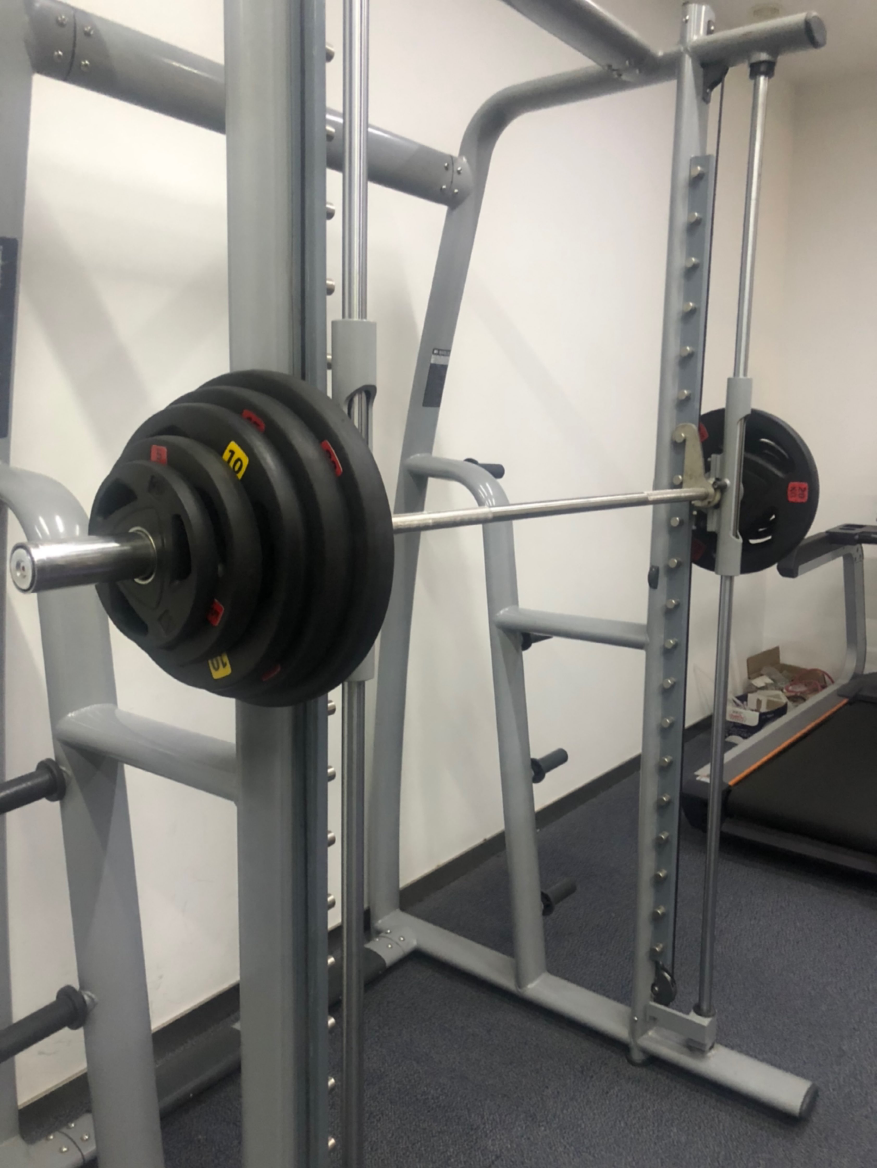 单位健身房只有一套杠铃片子,不够用啊