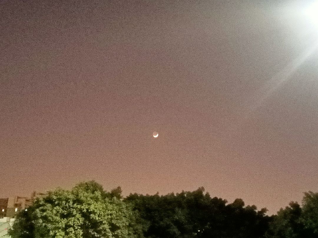 纪念一下,今晚尖尖的月亮[星星眼]30岁生日,送自己个银手镯[苦笑]