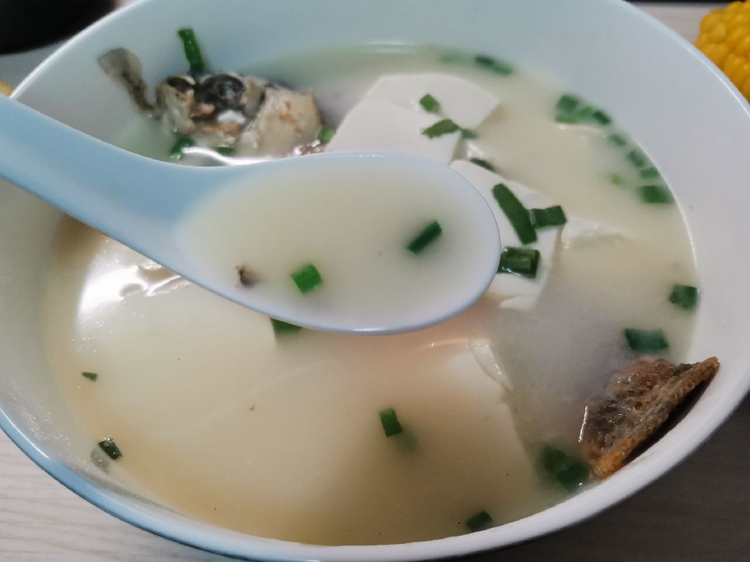 今天的鯽魚豆腐湯很滿意湯濃且白美味