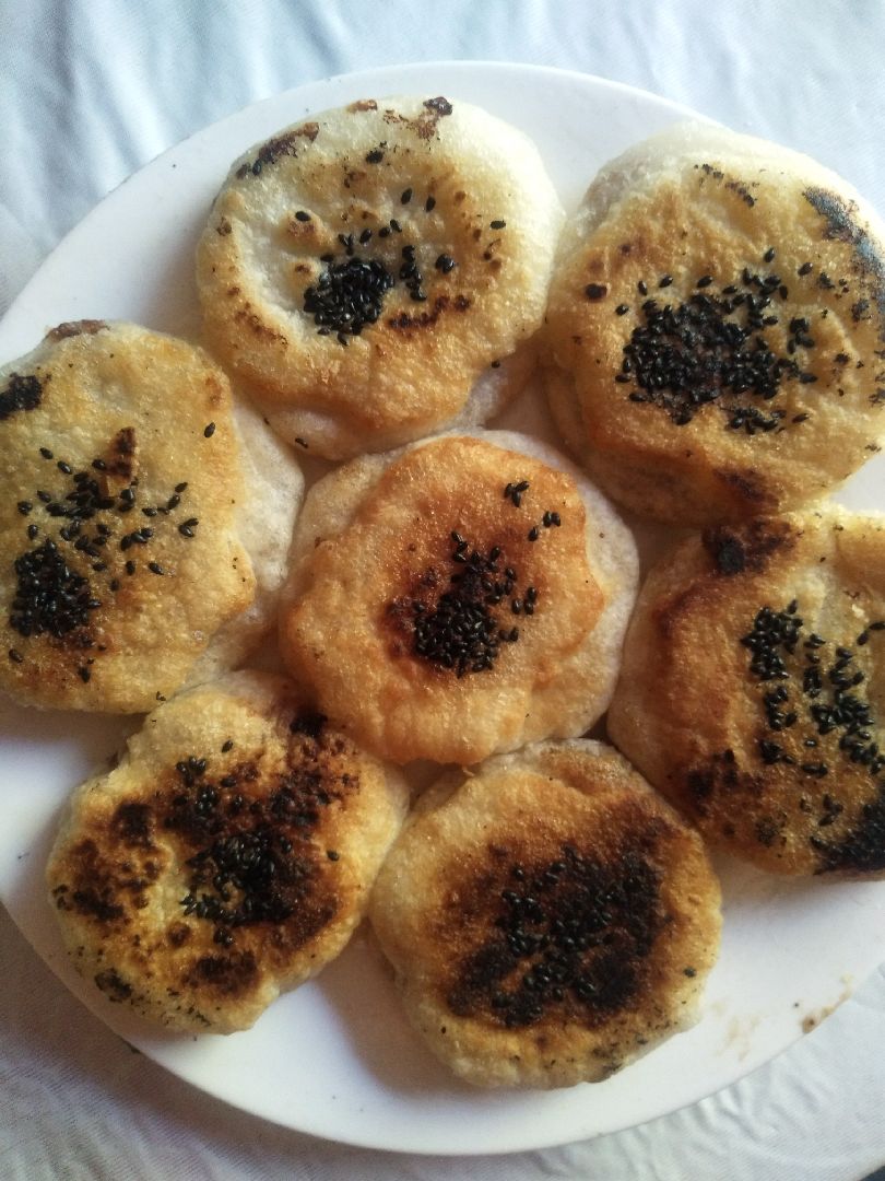 糯米粉糖心糍粑真的好吃,第一次做,过年了吃点甜甜的食物心情翻倍哦.