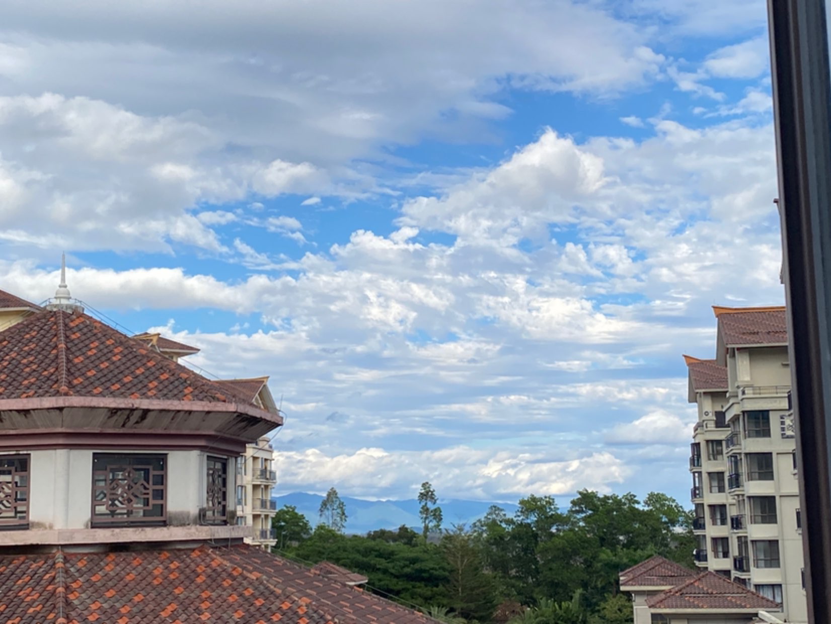 亲 今天的日落了解一下呢从天亮跑到天黑了.