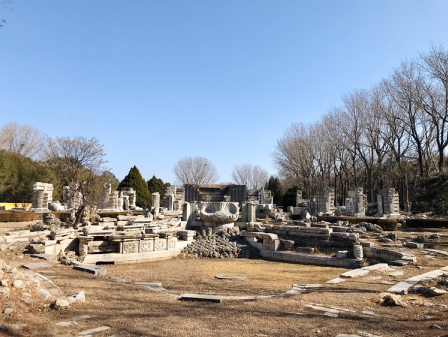 在圆明园里面逛了2个小时,然后又绕着外面跑了一圈,感觉已经回不去家