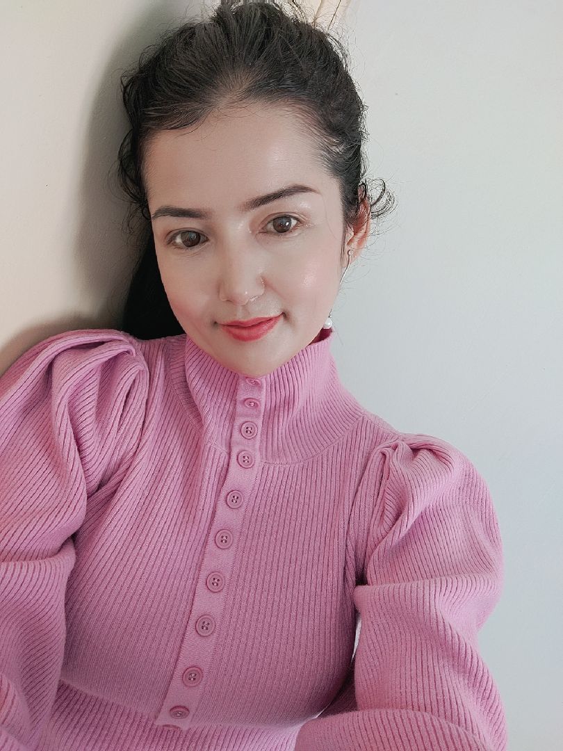 关注2021/03/03卖萌的古丽娜尔