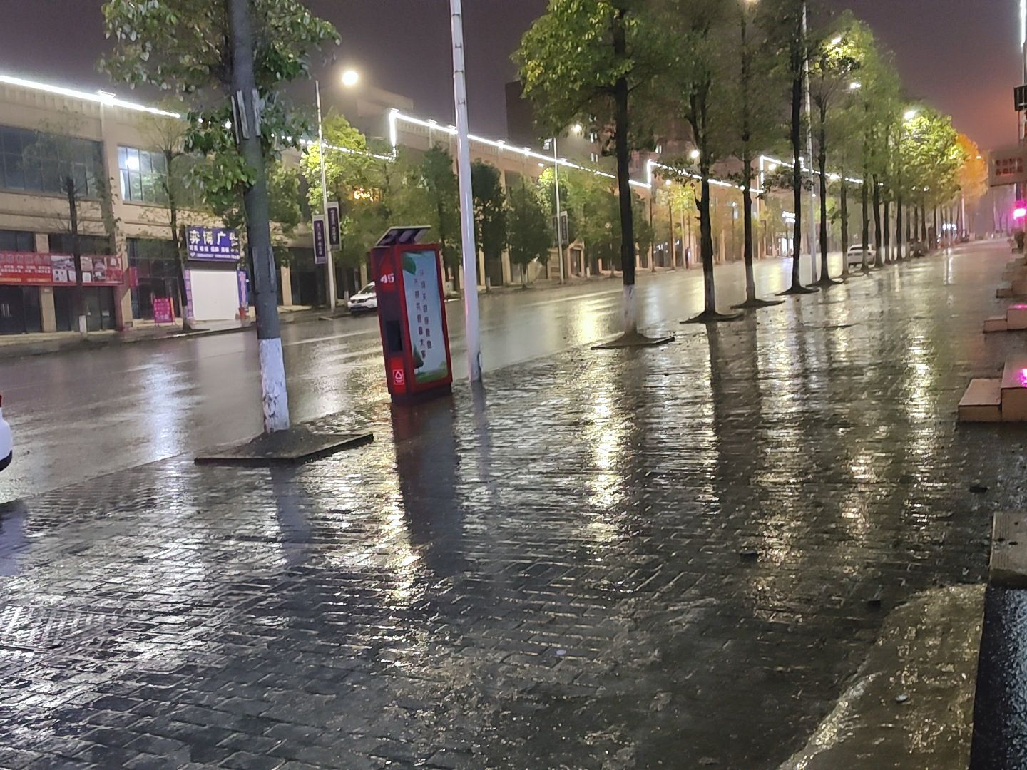 小雨跑完,接着下大雨,老天爷够照顾了