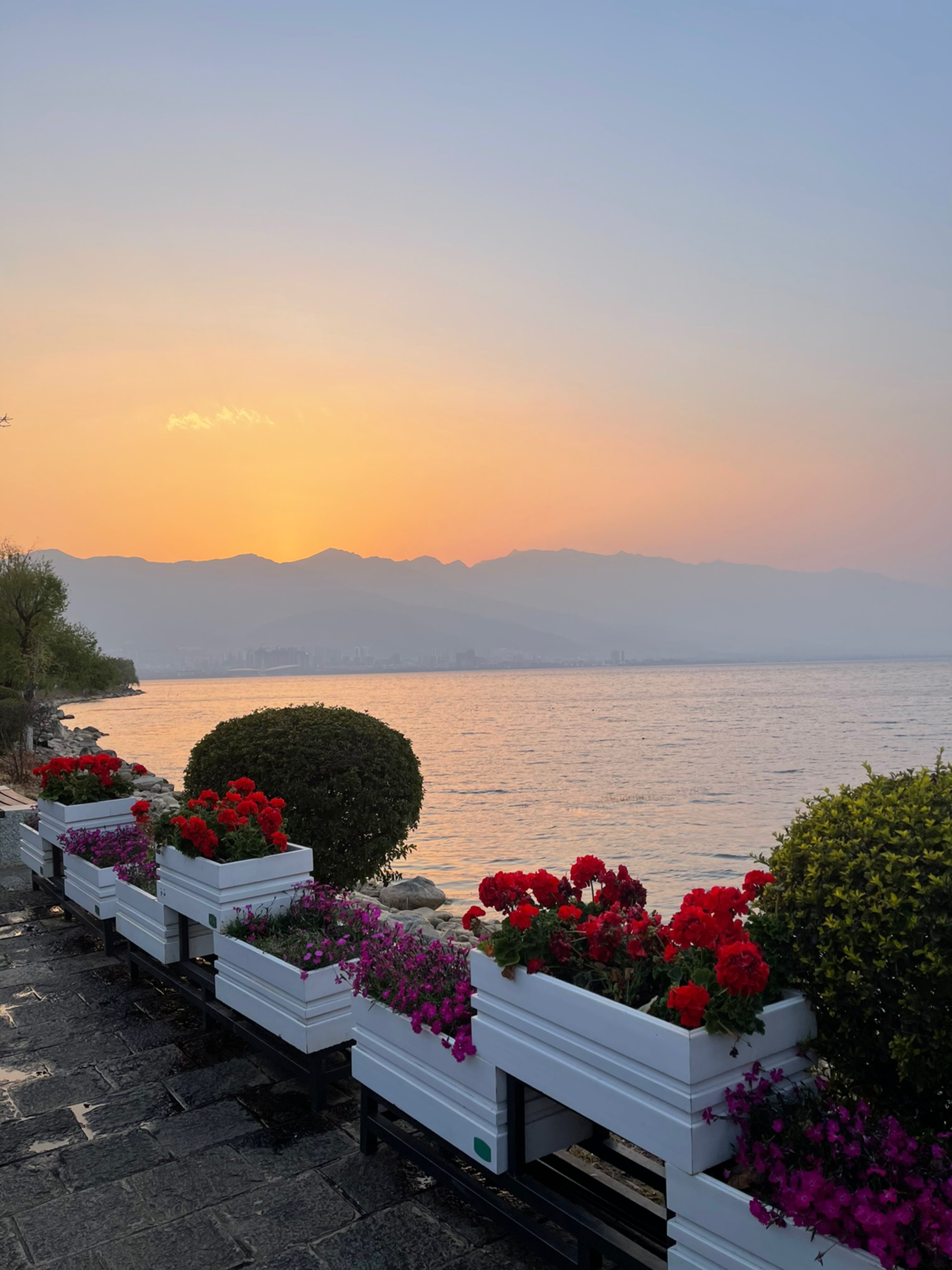 大理洱海边的晚霞