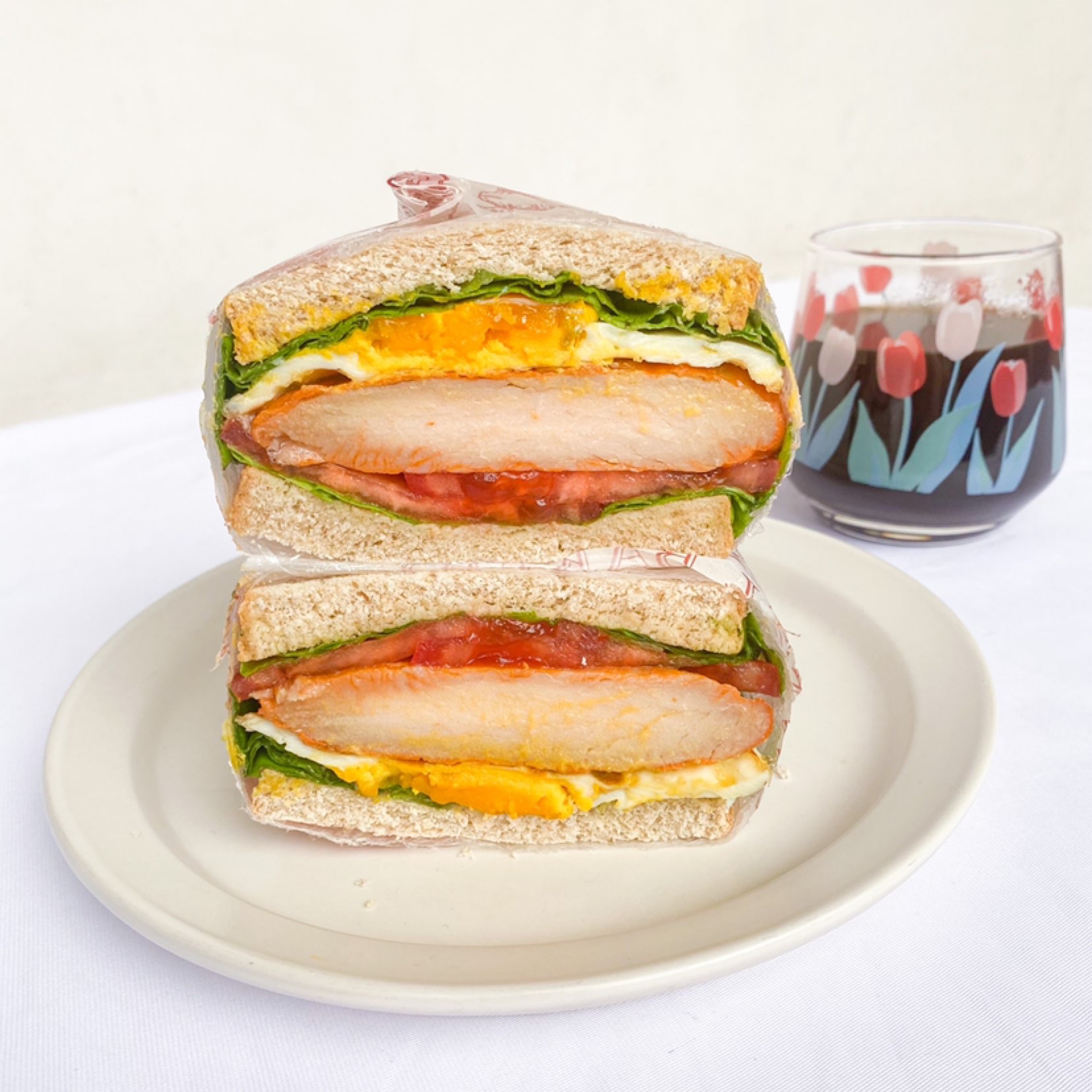 全麦巨无霸三明治黑咖啡三明治饱腹感太强了吃了半个就饱了