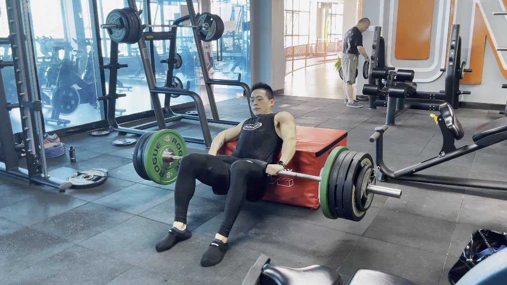 臀冲我也有练[doge][doge][doge][肌肉][肌肉][肌肉]170kg做组_keep