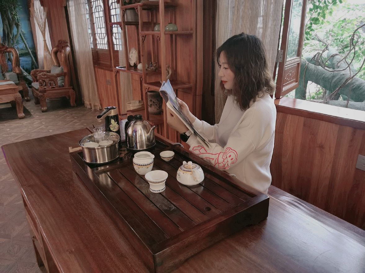 不跑步的日子就是悠闲自得, 茶不过两种姿态,浮,沉;饮茶人不过两种