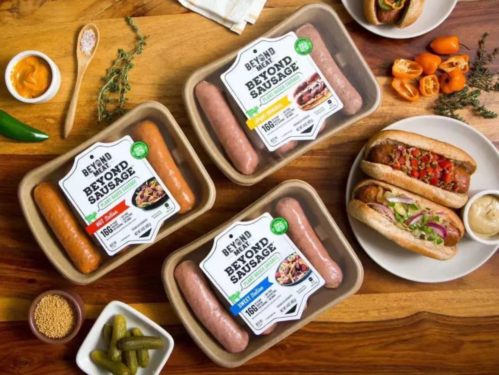 也经常出现在我们的视野中,甚至包括喜茶的"未来肉",星巴克的"beyond