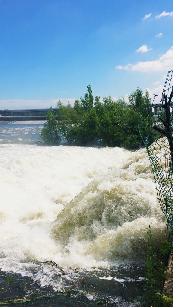 我对你的憧憬,有如滔滔江水,连绵不绝,又如黄河泛滥,一发而不可收拾.