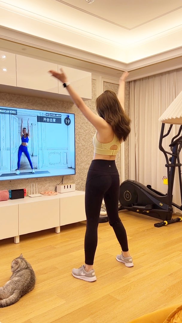 新跟练的帕梅拉12分钟乐趣有氧7730分钟全身拉伸,今天感觉状态还不